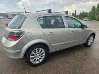 Usado Opel Astra Enjoy 100 CV (73 kW) 2007 Beige Berlina