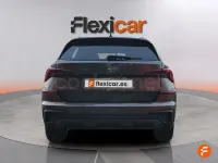 Usado Skoda Kamiq Selection 115 CV (84 kW) 2024 Gris / plata SUV