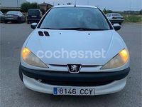 Usado Peugeot 206 70 CV (51 kW) 2002 Blanco Berlina