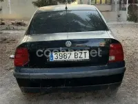 Usado VW Passat Trendline 130 CV (95 kW) 2002 Negro Berlina