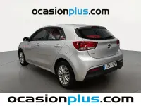 Usado Kia Rio 101 CV (74 kW) 2019 Gris plata Utilitario