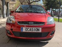 Usado Ford Fiesta Ambiente 70 CV (51 kW) 2007 Granate Utilitario