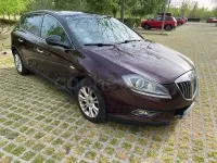 Usado Lancia Delta 120 CV (88 kW) 2009 Granate Utilitario