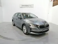 Usado Skoda Octavia Selection 150 CV (110 kW) 2025 Gris / plata Familiar
