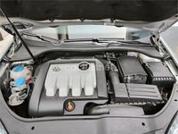 Usado VW Jetta Advance 105 CV (77 kW) 2009 Gris / plata Berlina