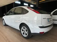 Usado Ford Focus Trend 100 CV (73 kW) 2007 Blanco Berlina