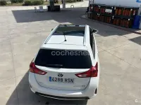Usado Toyota Auris Hybrid Advance 136 CV (100 kW) 2013 Blanco Familiar