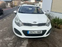 Usado Kia Rio 90 CV (66 kW) 2015 Blanco Berlina