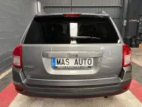 Usado Jeep Compass Limited 136 CV (100 kW) 2012 Gris / plata SUV
