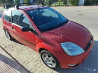 Usado Ford Fiesta 68 CV (50 kW) 2005 Rojo Utilitario