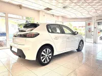 Usado Peugeot 208 Active 102 CV (75 kW) 2023 Blanco Utilitario