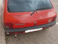 Usado Peugeot 205 60 CV (44 kW) 1998 Rojo Utilitario