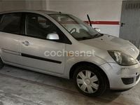 Usado Ford Fiesta Futura 80 CV (58 kW) 2008 Gris / plata Berlina