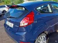 Usado Ford Fiesta Trend 82 CV (60 kW) 2015 Azul Utilitario