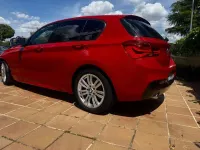 Usado BMW 118 150 CV (110 kW) 2017 Rojo Utilitario