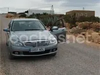 Usado Mercedes 200 75 CV (55 kW) 1993 Gris / plata Familiar