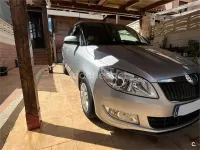Usado Skoda Fabia Ambition 90 CV (66 kW) 2012 Gris / plata Berlina
