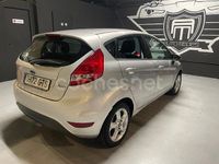 Usado Ford Fiesta Trend 82 CV (60 kW) 2010 Gris / plata Berlina