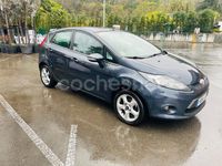 Usado Ford Fiesta Trend 68 CV (50 kW) 2010 Gris / plata Berlina