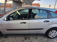 Usado Ford Focus Ghia 100 CV (73 kW) 1999 Gris / plata Berlina