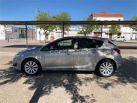 Usado Opel Astra Enjoy 110 HP (80 kW) 2011 Cinzento Sedan