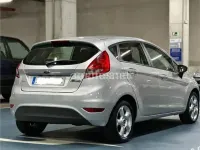 Usado Ford Fiesta Trend 68 CV (50 kW) 2009 Gris / plata Utilitario
