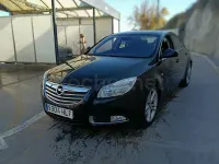 Usado Opel Insignia Sport 130 CV (95 kW) 2011 Negro Berlina