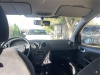 Usado Ford Fiesta Ghia 80 CV (58 kW) 2004 Gris / plata Utilitario