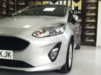 Usado Ford Fiesta Active 85 CV (62 kW) 2018 Gris / plata Utilitario