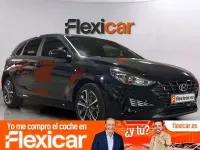 Usado Hyundai i30 110 CV (80 kW) 2024 Negro Berlina