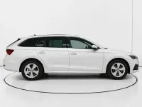 Usado Skoda Octavia Ambition 110 CV (80 kW) 2021 Blanco Familiar