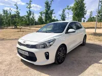 Usado Kia Rio 100 CV (73 kW) 2017 Blanco Berlina