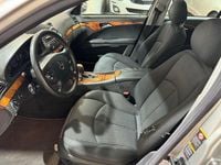 Usado Mercedes E320 Elegance 204 CV (150 kW) 2003 Gris / plata Berlina