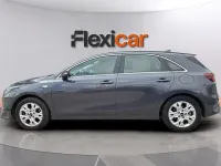 Usado Kia Ceed 136 CV (100 kW) 2023 Gris Utilitario