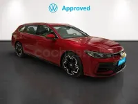 Usado VW Passat R-line 150 CV (110 kW) 2025 Rojo Familiar
