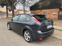Usado Ford Focus Ghia 115 CV (84 kW) 2007 Gris / plata Berlina