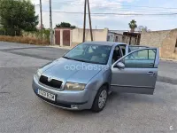Usado Skoda Fabia Comfort 64 CV (47 kW) 2002 Gris / plata Berlina