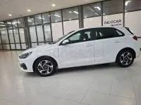 Usado Hyundai i30 100 CV (73 kW) 2024 Blanco Berlina