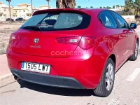 Usado Alfa Romeo Giulietta Distinctive 120 CV (88 kW) 2011 Rojo Utilitario