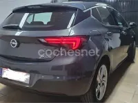 Usado Opel Astra Selective 105 CV (77 kW) 2016 Gris / plata Berlina