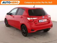 Usado Toyota Yaris Hybrid Active 99 CV (72 kW) 2018 Rojo Utilitario