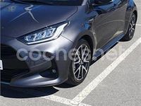 Usado Toyota Yaris Hybrid Plus 116 CV (85 kW) 2021 Gris / plata Berlina