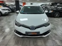 Usado Toyota Auris Hybrid Active 136 CV (100 kW) 2016 Blanco Utilitario