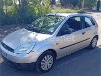 Usado Ford Fiesta 68 CV (50 kW) 2005 Gris / plata Utilitario