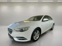 Usado Opel Insignia Selective 136 CV (100 kW) 2019 Blanco