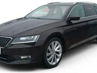 Usado Skoda Superb Style 150 CV (110 kW) 2018 Marrón Familiar