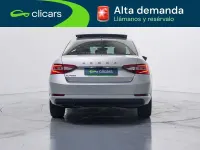 Usado Skoda Superb Ambition 150 CV (110 kW) 2022 Gris Berlina