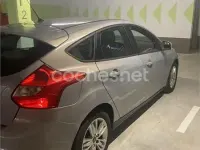 Usado Ford Focus Trend 125 CV (91 kW) 2014 Gris / plata Berlina
