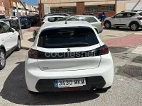 Usado Peugeot 208 Allure 100 CV (73 kW) 2023 Blanco Utilitario