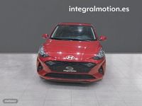 Usado Hyundai i10 66 CV (48 kW) 2023 Rojo Utilitario